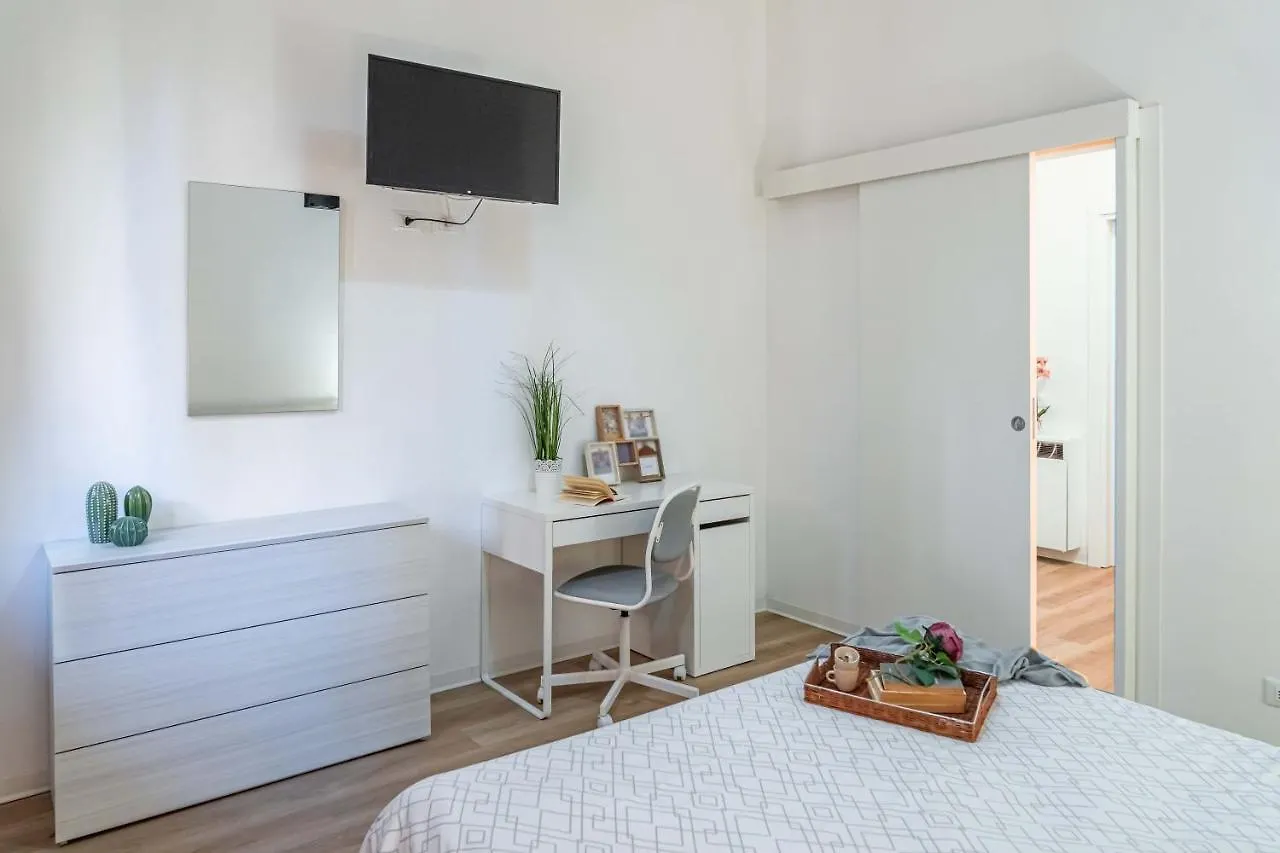 Casa Golgi - Pavia City - By Host4U 0*,  Italy