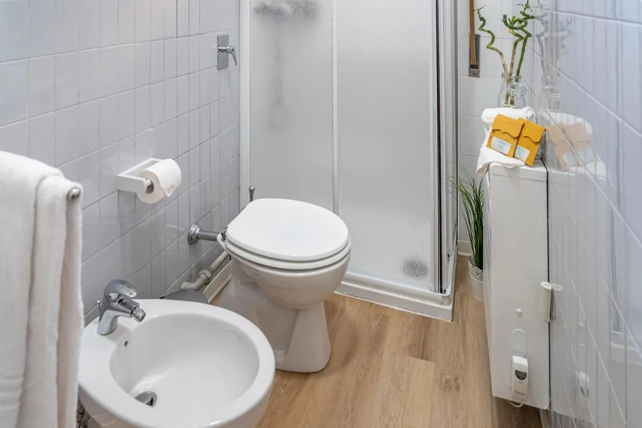 Casa Golgi - Pavia City - By Host4U 0*,